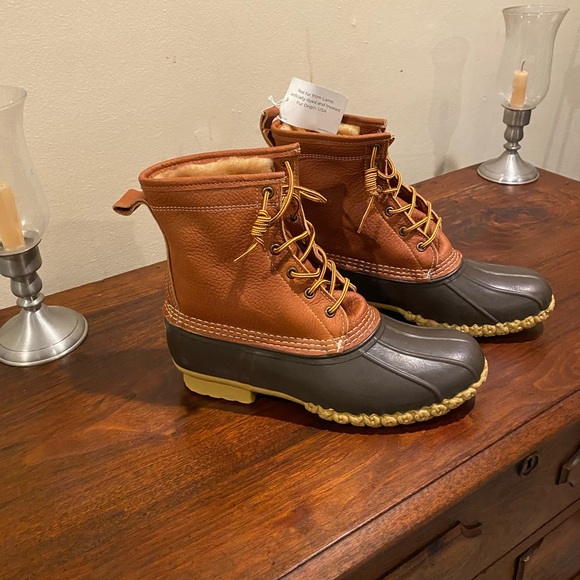 Women’s L.L. Bean Boots, 8" Shearling-Lined PrimaLoft - Picture 3 of 11